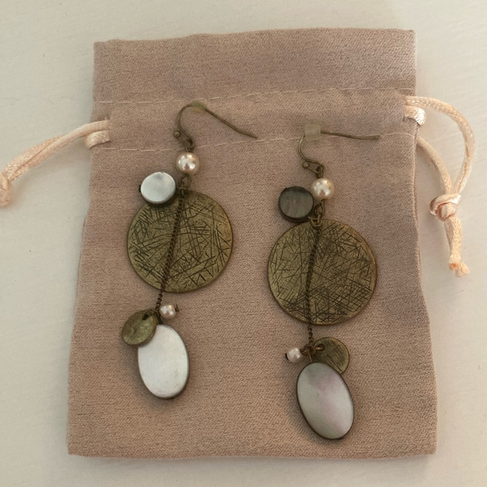 Gold/pearl Earrings